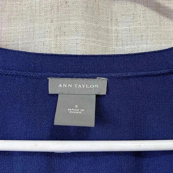 Ann Taylor | Silk Blend Button Up V-Neck Cardigan Navy Royal Blue Women’s Small - Picture 5 of 7